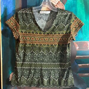 Y2K Striped Boho Olive Patterned Floral V-Neck Tee Size Medium